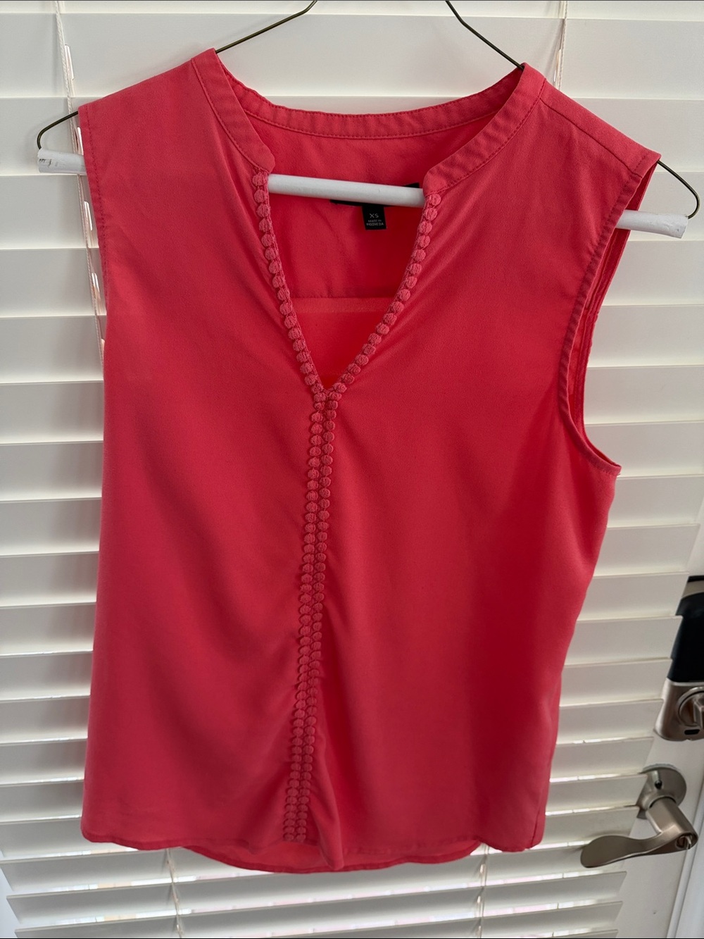 Banana Republic Coral Pink V-Neck Blouse Top XS